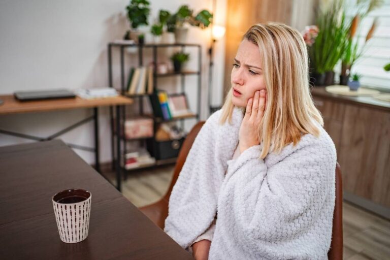 women having toothache