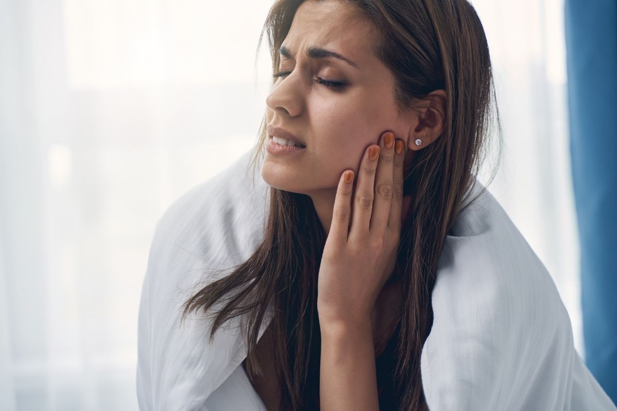Early and Advanced Signs of a Tooth Infection: A Comprehensive Guide